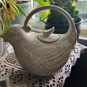 Beautiful ceramic sparrow tea pot🤍